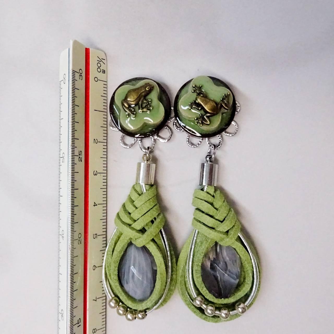 宇治抹茶チョコもっちな　アンティークゴールドのカエル　みどりの陶器＆みょうが結び ピアス   イヤリング | 5枚目