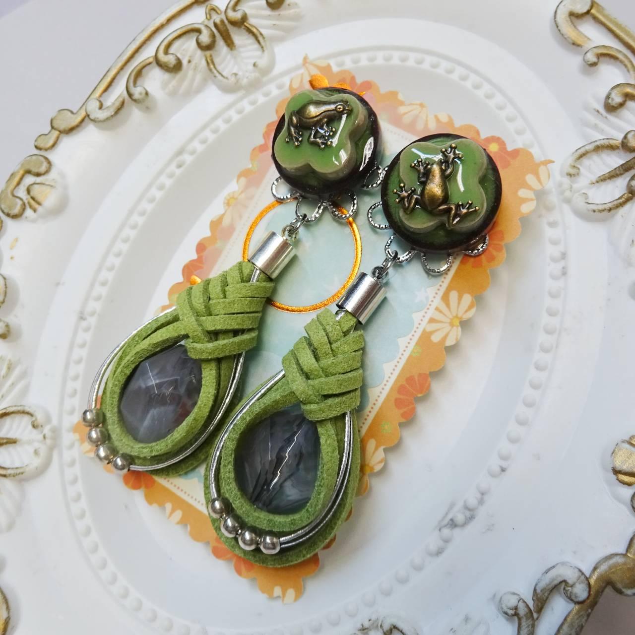 宇治抹茶チョコもっちな　アンティークゴールドのカエル　みどりの陶器＆みょうが結び ピアス   イヤリング | 6枚目